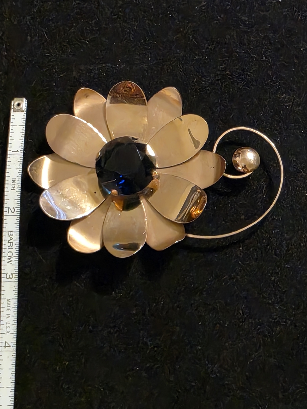 Gold Flower Brooch with Deep Blue Center Stone - Picture 2 of 4
